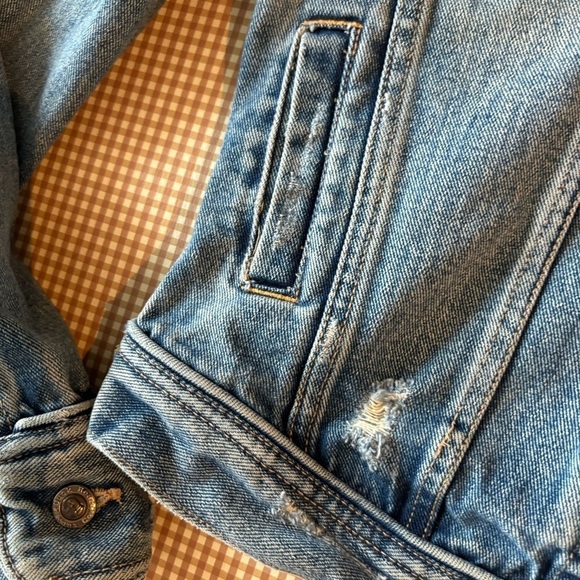 Duck Head women’s Jean Jacket trucker distressed denim. Size Small.Pockets - Picture 5 of 11